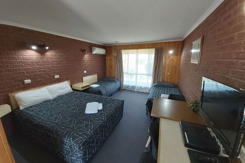 Country Mile Motor Inn - Brisbane Tourism 6