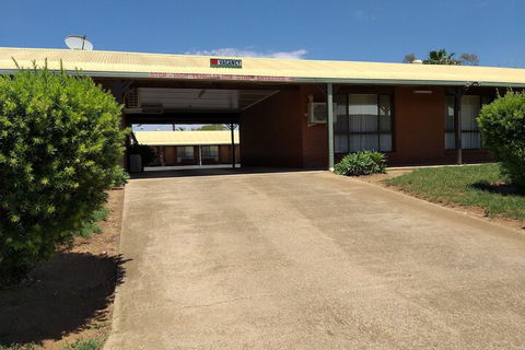 Country Mile Motor Inn - Brisbane Tourism 1