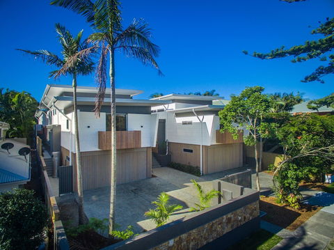 A PERFECT STAY - KoKo's Beach Houses 1 And 2 - Brisbane 4u 3