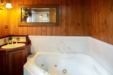 Vivere Retreat - Tourism Brisbane 4