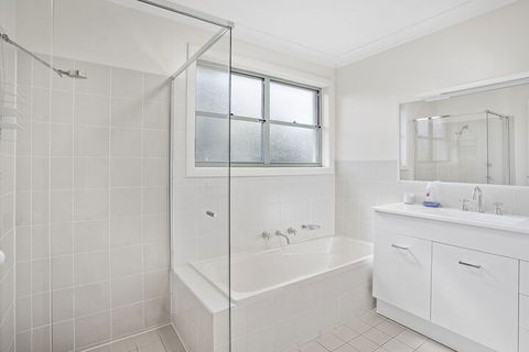 Tuscan Waterfront, 1/213 Soldiers Point Road - Tourism Brisbane 7