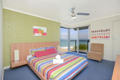 South Seas Beachfront Apartments - Tourism Brisbane 6