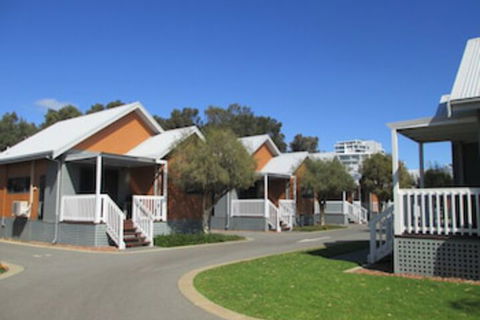 Mandurah Ocean Marina Chalets - Brisbane Tourism 0