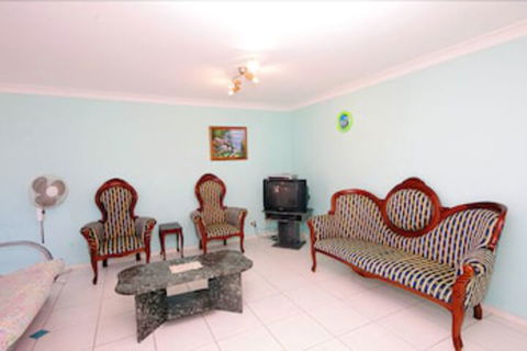 Pelican Place - Brisbane Tourism 0