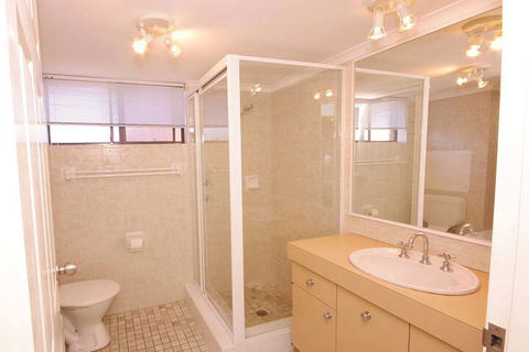 Pelican Place - Brisbane Tourism 2