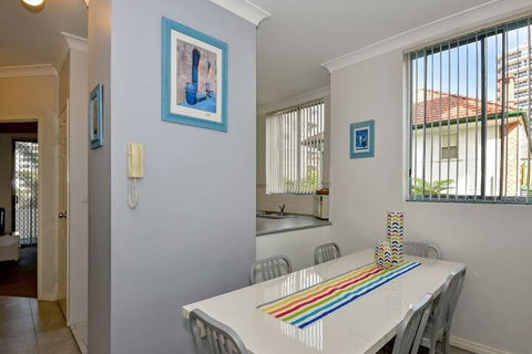 Ocean Palms - Brisbane Tourism 5