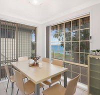 Toukley Lake House - Brisbane 4u