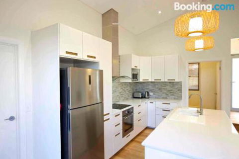 Sunny Blinco Street House - Tourism Brisbane 2