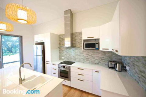 Sunny Blinco Street House - Tourism Brisbane 5