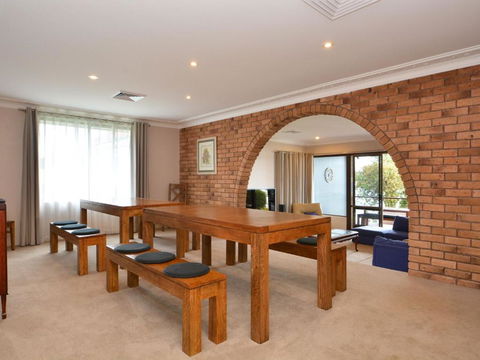 The House On The Lake At Fishing Point Lake Macquarie Honestly Put The Line In & Catch Fish - Brisbane Tourism 5