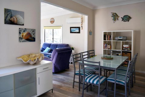 SHELLHARBOUR BEACH COTTAGE 1 Minute Walk To Beach Flags In Summer - Tourism Brisbane 5