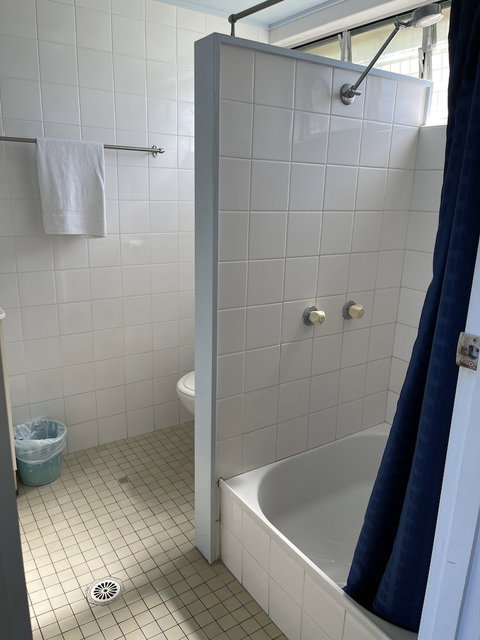 Queens Beach Motor Hotel - Tourism Brisbane 5