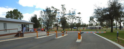 Waikerie Holiday Park - Brisbane 4u 1