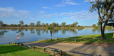 Waikerie Holiday Park - Brisbane 4u 4