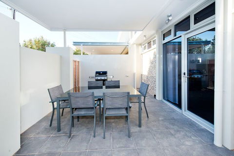 Loxton Courthouse Apartments - Brisbane Tourism 6