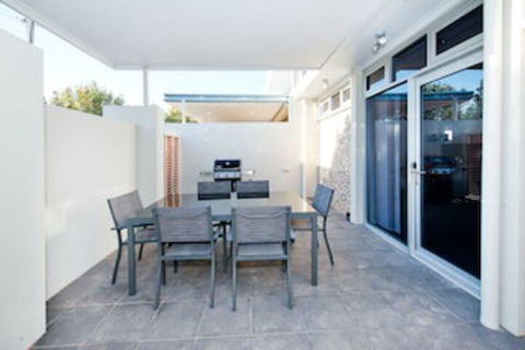 Loxton Courthouse Apartments - Brisbane Tourism 0