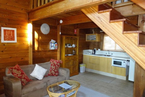 Jarrah Glen Cabins - Tourism Brisbane 6