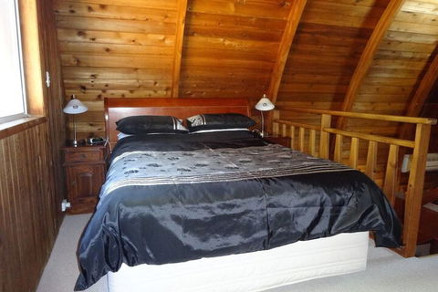 Jarrah Glen Cabins - Tourism Brisbane 1