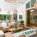 Pineapple Petes Beach House - Tourism Brisbane 0