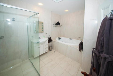 Yankalilla Bay Homestead - Tourism Brisbane 1