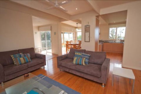 Nakarra - Brisbane Tourism 0