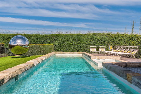 A PERFECT STAY - Villa St Helena - Tourism Brisbane 4