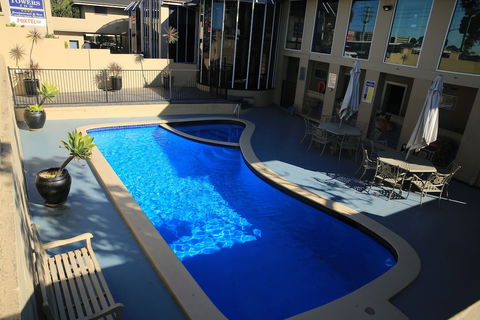 Twin Towers Inn - Brisbane Tourism 3