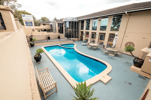 Twin Towers Inn - Brisbane Tourism 1