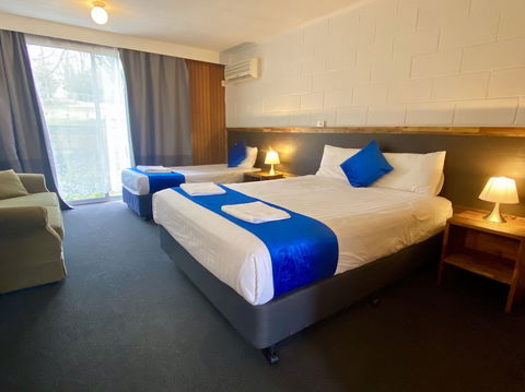 Snow Season Motor Inn - Tourism Brisbane 3