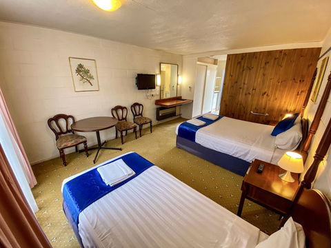Snow Season Motor Inn - Tourism Brisbane 4