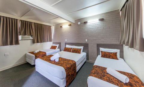 The Australian Hotel Murgon - Brisbane Tourism 6