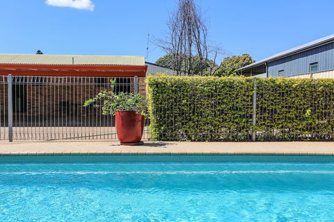 Clermont Country Motor Inn - Tourism Brisbane 4