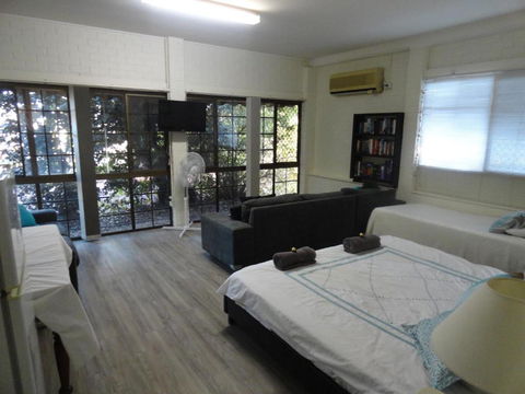 Cleveland B & B Private Studio Room - Brisbane Tourism 3