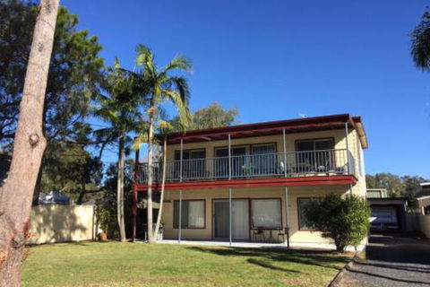 Lemon Tree Waterfront Apartments - Tourism Brisbane 0
