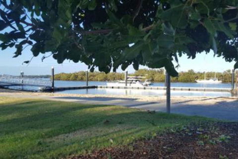 Lemon Tree Waterfront Apartments - Tourism Brisbane 4