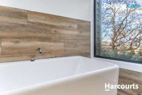 The WeareHouse In Deloraine - Tourism Brisbane 6