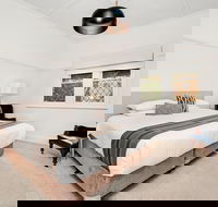 Newcastle Executive Homes - Cooks Hill Cottage - Brisbane Tourism