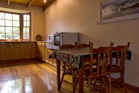 Gellibrand River Gallery Accommodation - Tourism Brisbane 5