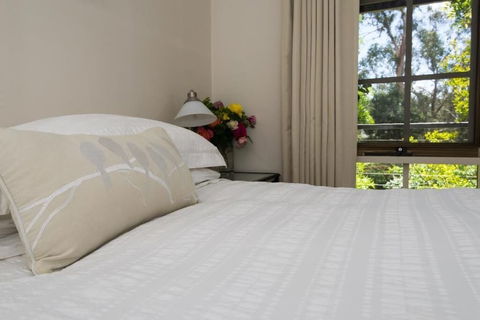 Hollyhock B&B - Brisbane Tourism 6