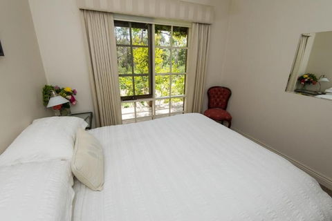 Hollyhock B&B - Brisbane Tourism 4