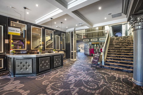 Nightcap At Skyways Hotel - Brisbane Tourism 2