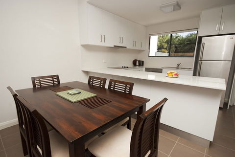 Woodville Beach Townhouse 5 - Tourism Brisbane 3