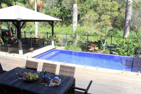 Away On Shirley Lane - Tourism Brisbane 3