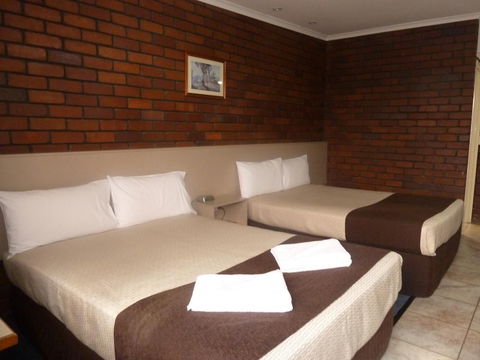 Pioneer Lodge Motel - Brisbane Tourism 3