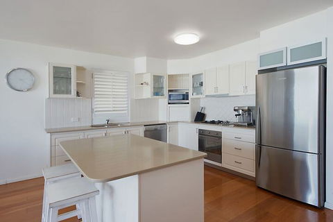 Beachfront Palm Beach Townhouse - Brisbane Tourism 2