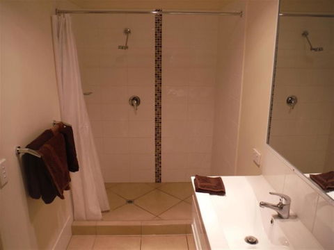 Units 37 On St. Francis Drive - Brisbane 4u 2