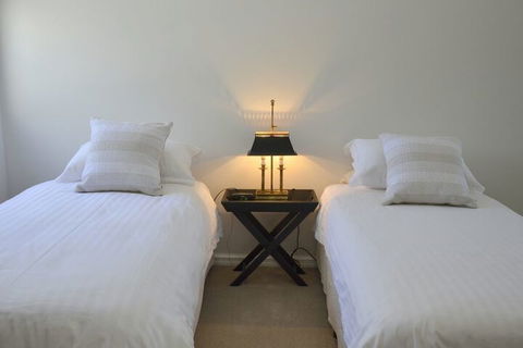 Sapphire Blue - Tourism Brisbane 7