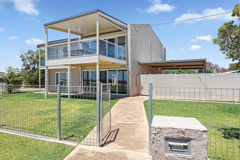 Pearl By The Sea - Tourism Brisbane 1