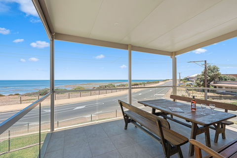 Pearl By The Sea - Tourism Brisbane 0