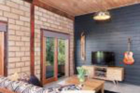 Falls River Luxury Accommodation - Brisbane 4u 0